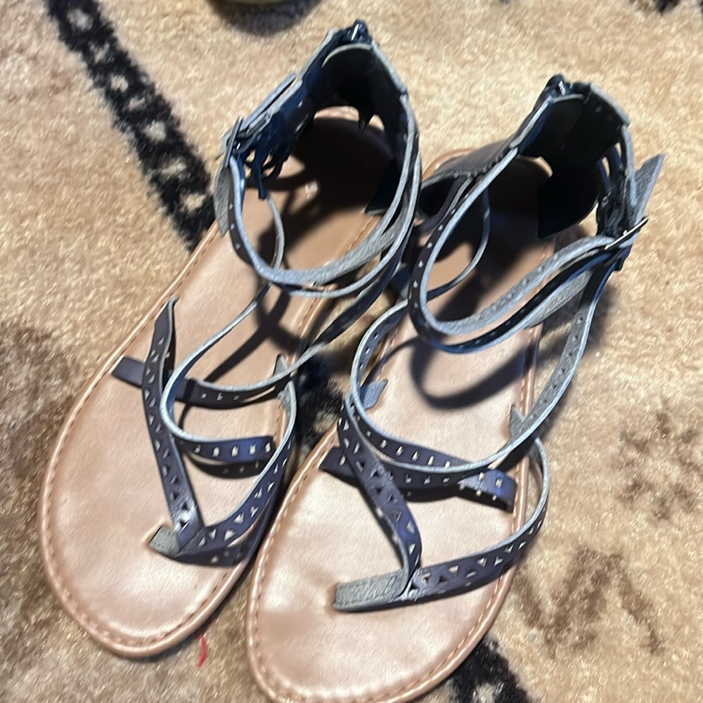 Sandles